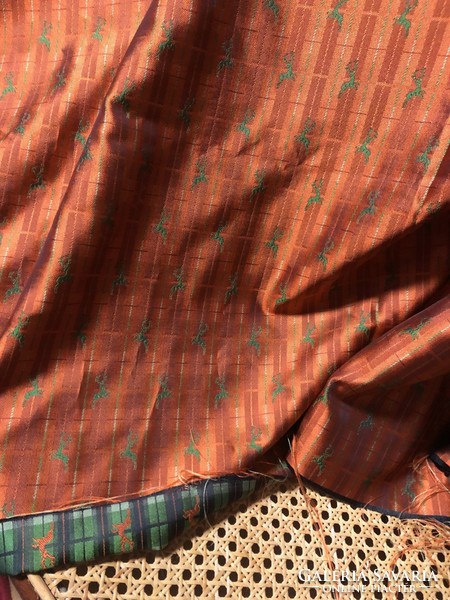 Szarvas,-vadász mintás kétoldalas textil anyag maradék