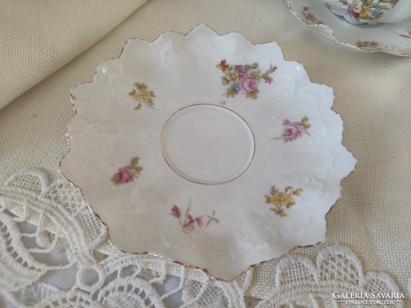 Floral tea set with ruffled edges
