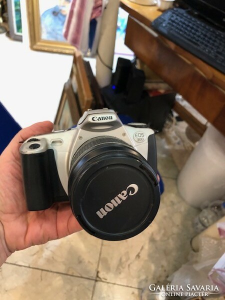 Canon Eos 300 fényképezőgép, szép állapotban , gyűjtőknek.