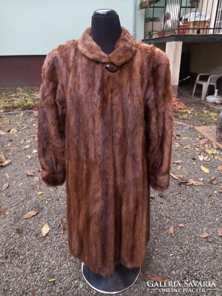 Elegant women's vintage winter real fur coat: mink fur in very good condition (l)