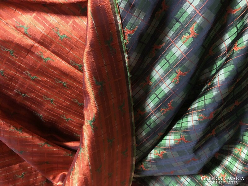 Szarvas,-vadász mintás kétoldalas textil anyag maradék