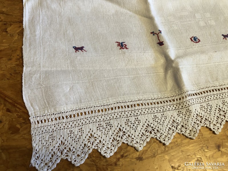 Embroidered lace old towel