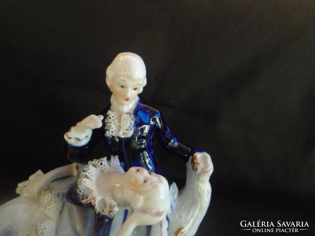 Couple in love, rococo style, hand-painted porcelain figure, with a small flaw