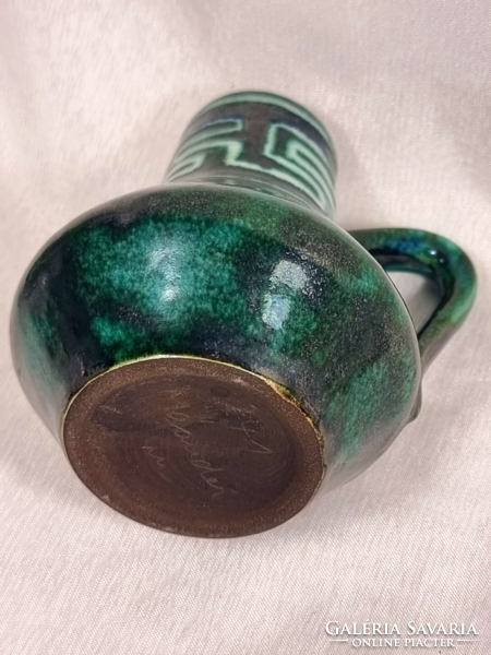 Festett-mázas kerámia váza, füles váza karcolt / Maauden' jelöléssel, vélhetően német-osztrák műhely