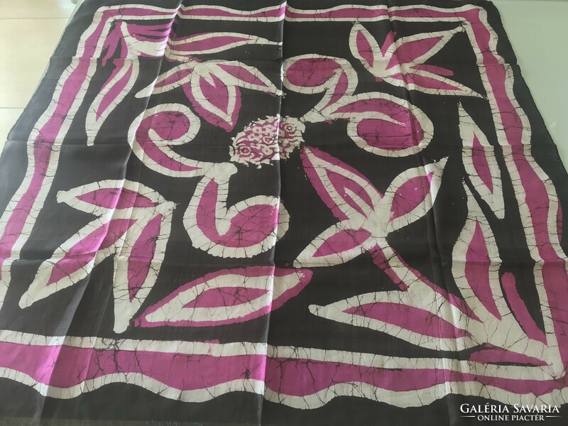 Kézzel festett indiai selyemkendő lótuszvirág muntával, 89 x 87 cm