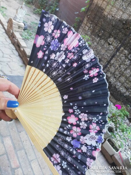 Oriental Chinese hand fan