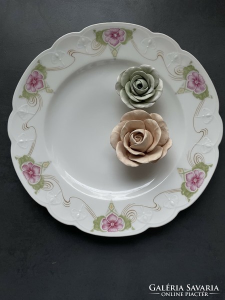 Gyönyörű indás szecessziós tányér violákkal