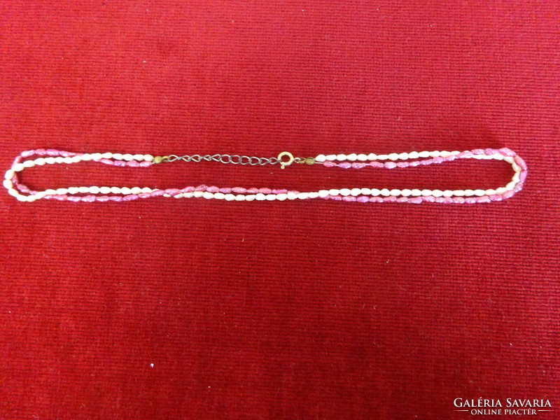 Fehér és rózsaszín gyöngy nyaklánc az 1970-es évekből, hossza 47 cm. Jókai.