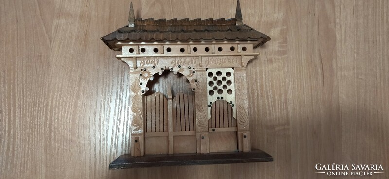 Carved Székely gate model, decoration