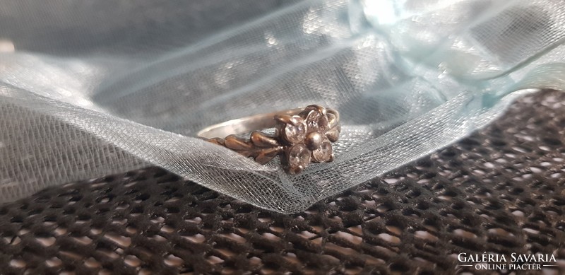 Silver ring with floral pattern
