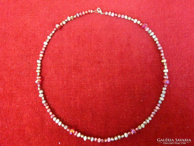 Small stone necklace, length 48 cm. Burgundy, brown color. Jokai.