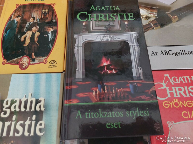 Agatha Christie 42 kötete. 12000.-Ft