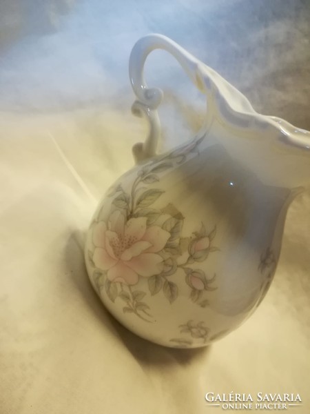 Porcelán virágos kiöntő