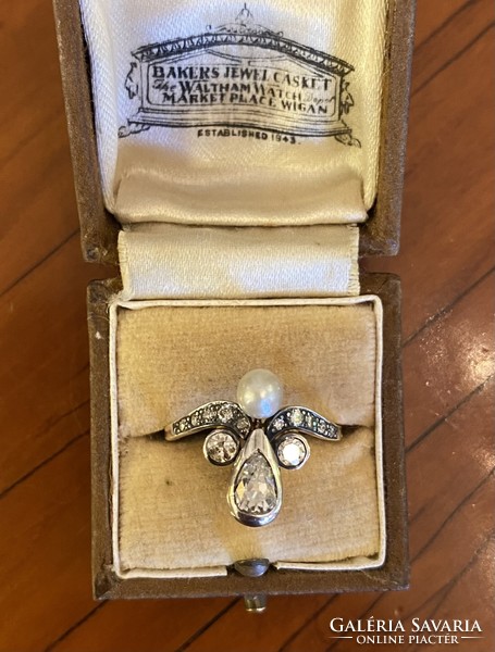 Old 14-karat gold ring, with a drop-shaped diamond, a small brilliant shock, and a pearl!