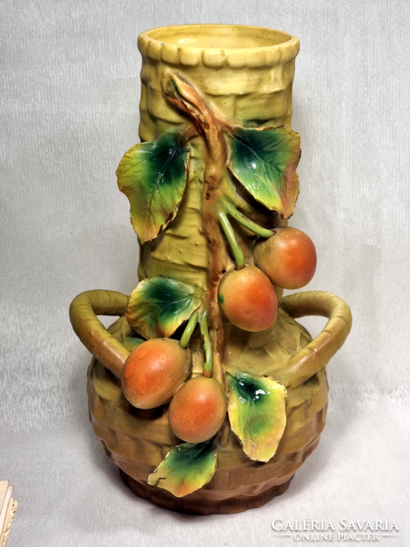 Antik majolika osztrák Julius Strnact jellegű  plasztikus gyümölcs díszítésű  váza 1882-1914 körül