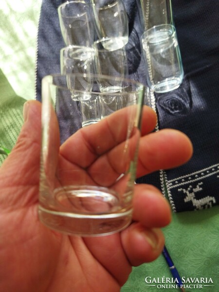 Különböző méretű üveg poharak 10 db egyben