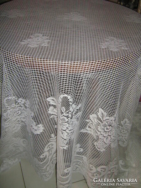 Beautiful vintage flower basket curtain