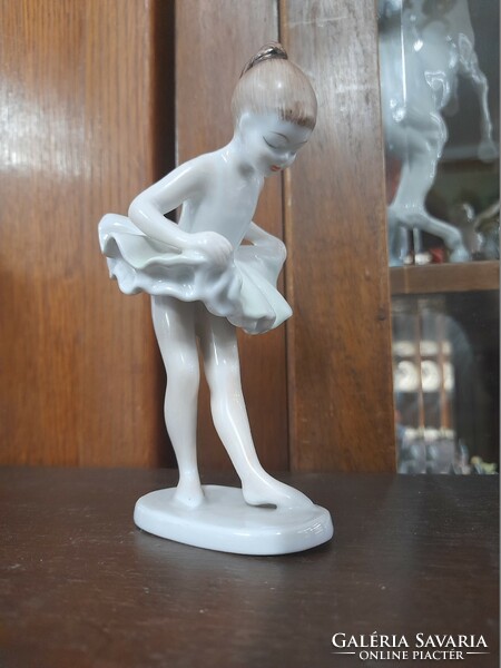 Hollóháza Káldor Aurél hand-painted ballerina porcelain figure, 13 cm.