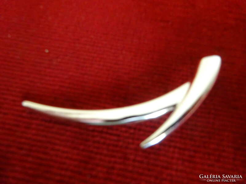 Silver-plated metal brooch, length 6.5 cm. Jokai.