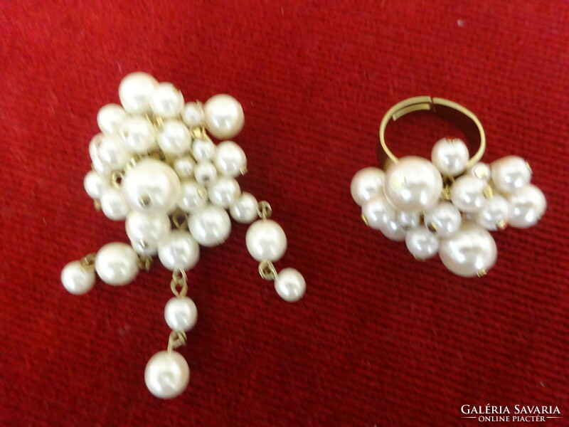 White pearl brooch and white pearl ring from the 70s. Jokai.