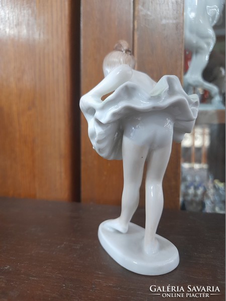 Hollóháza Káldor Aurél Kézi Festésű Balerina Porcelán Figura,13 cm.