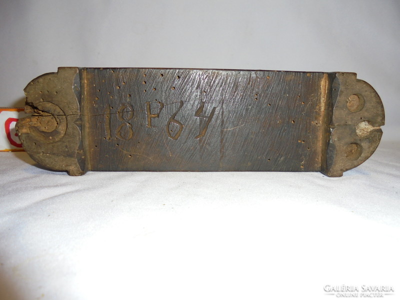 Antik é.S. Monogrammed, year 1862, carved wooden box - razors, razor holder
