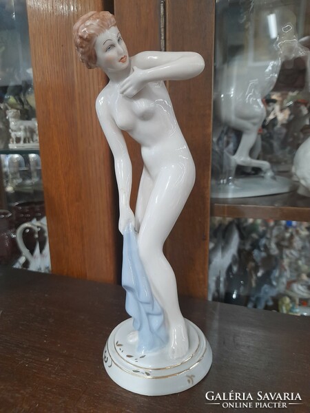 Royal dux Elly Strobach female nude porcelain figurine with towel. 24.5 cm.