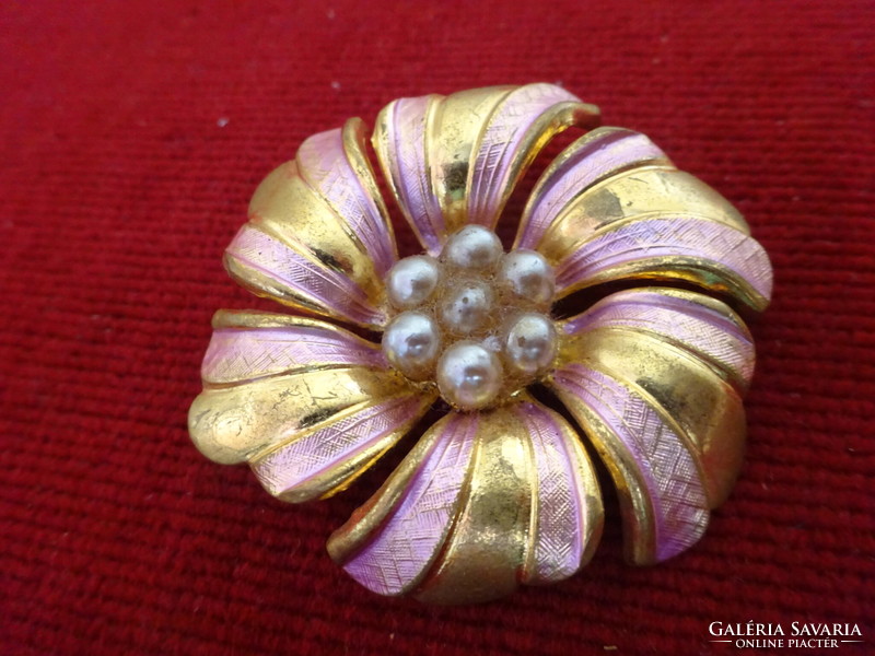Brooch, pin, color gold and pink, with 7 pearls in the middle. Jokai.