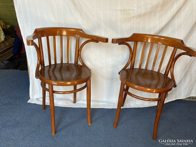 Thonet székek, felújított állapotban