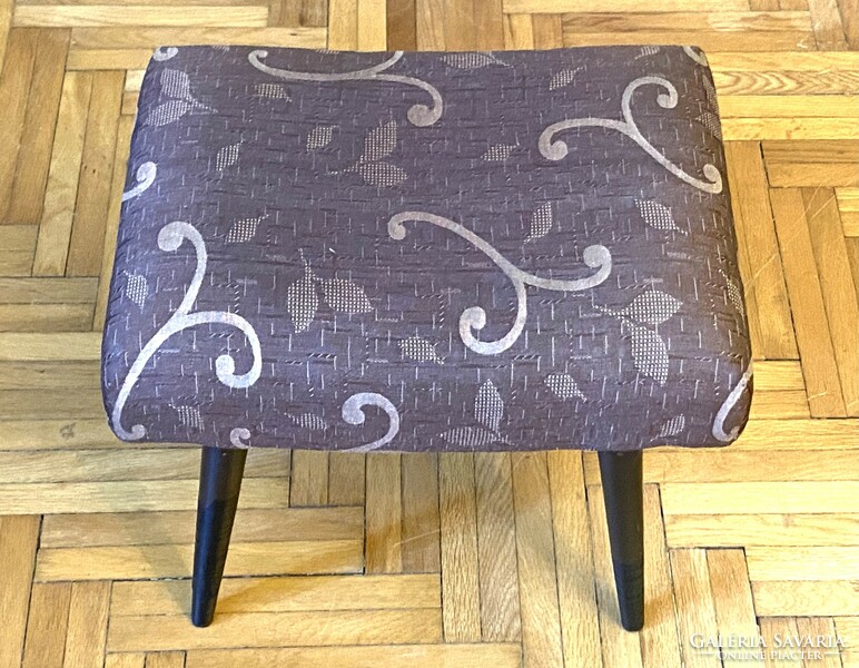 Retro upholstered seat pouf