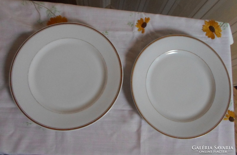 Czech porcelain (mcp), white plate with gold border 2. (Flat; Czechoslovakia, Czechoslovakia)