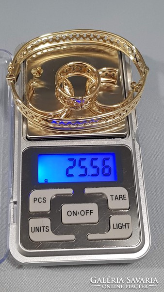 14 K arany fülbevaló, karkötő és gyűrű szett 25,56 g