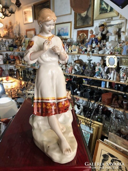 Soviet-Ukrainian / Polish porcelain statue, height 30 cm.