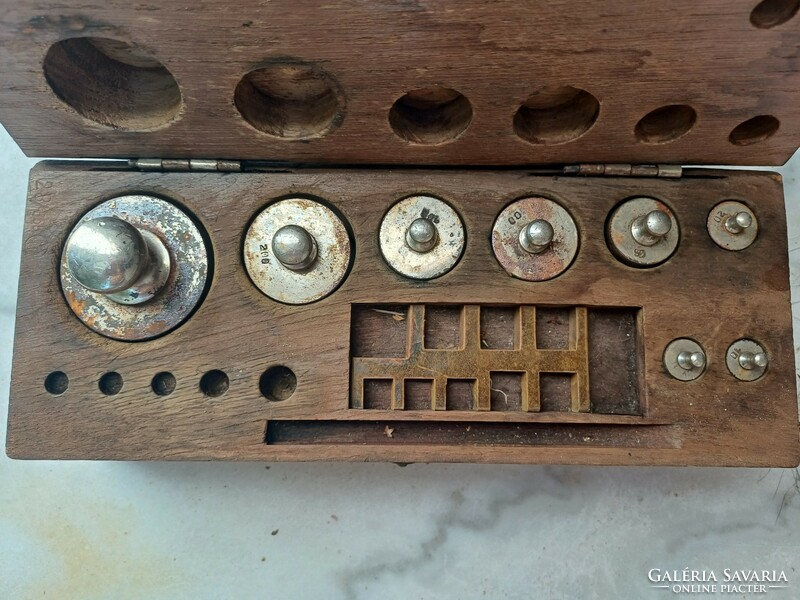 Weight scales, pharmacy scales, pharmacy scales, weights in a box