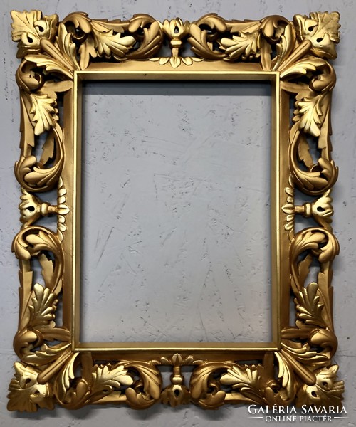 Old hand-carved wooden frame (Florentine).