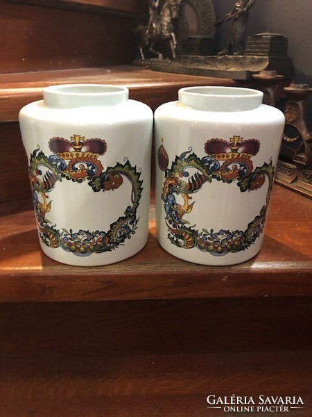 Pair of Delft porcelain apothecary jars, height 22 cm.
