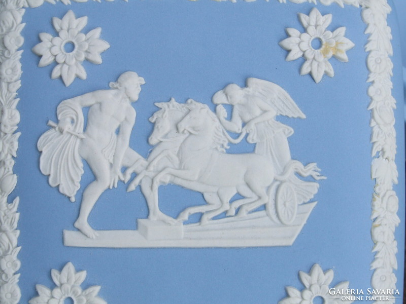 Wedgwood chocolate box (200620)