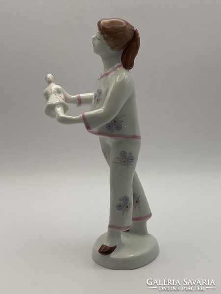 Hollóházi porcelán figura - Lány babával 2.