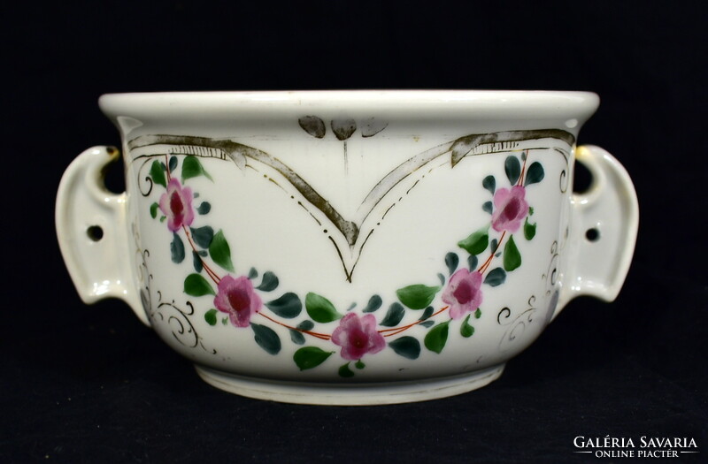 Around 1900 A thick-walled porcelain hand-painted coma bowl