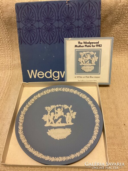 Wedgwood ' Mother 1982' jelzett porcelán tányér dobozában
