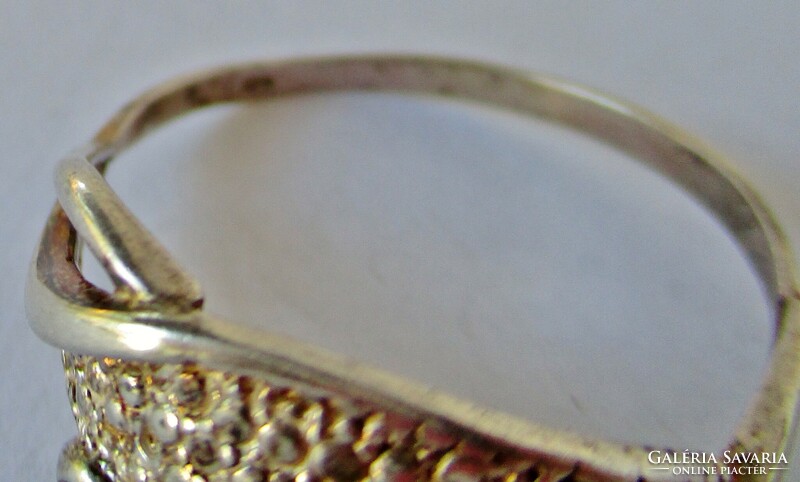 Nagyon szép kézműves ezüst gyűrű pici kővel 69-es méret