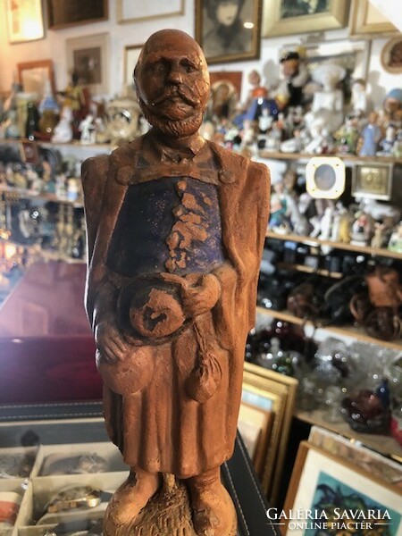 Of noble wood, xix. End of the century, 30 cm high. Statue