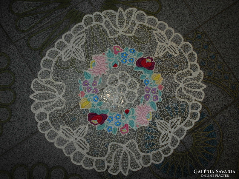 Tablecloth embroidered with Kalocsai risel pattern 40 cm