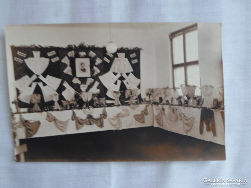 Vintage fotó 9.: Háziipari kiállítás, Kiskunmajsa (1930-1940-es évek)