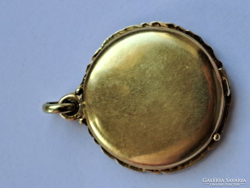 Gold openable pendant