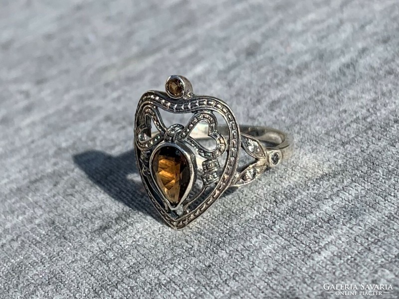 Women's silver ring with openwork pattern with brown stones