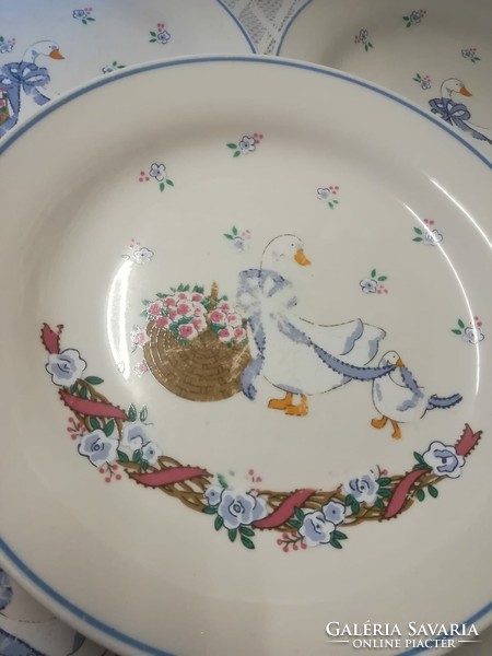 Vastag porcelán lapos tányér, libás dekorral