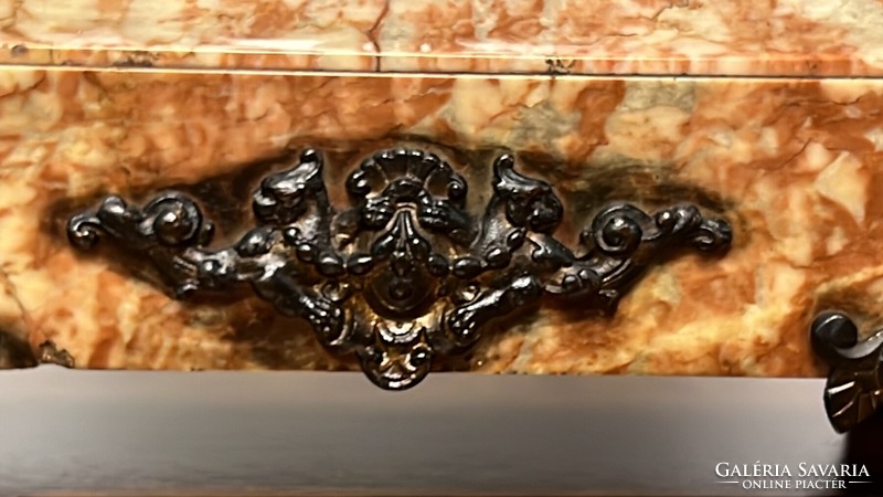 Antik márvány bronz kandallóóra bútoróra ingás francia szerkezettel
