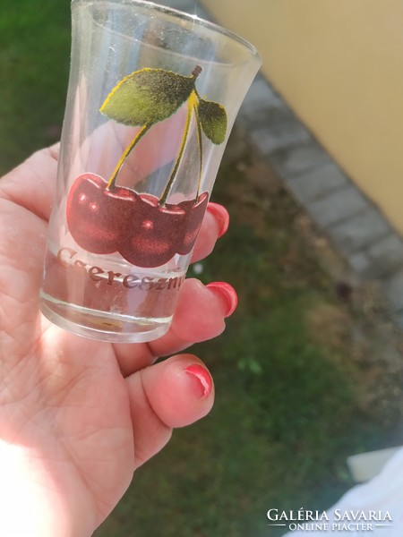 Röviditalos  üveg pohár 2 db eladó!Cseresznye mintás pálinkás pohár