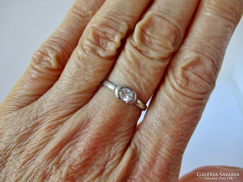 Nice classic solitaire silver ring